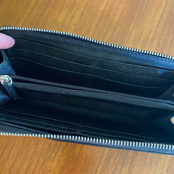 MICHAEL KORS BLACK PATENT LEATHER WALLET - Picture 2 of 4